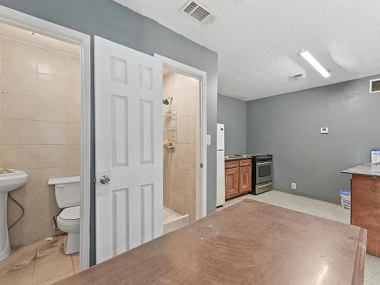 5621 Haywood St — Photo 14