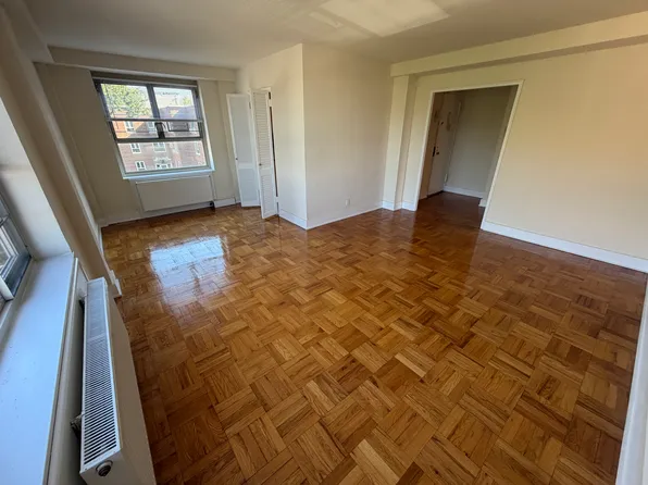 (undisclosed Address), Fresh Meadows, NY 11365