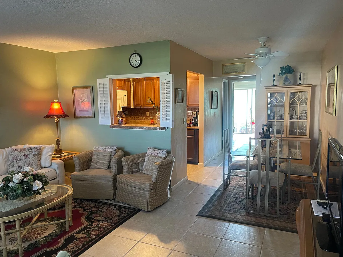 Photo 2 of 14 - 850 Horizons E #107 - Boynton Beach, FL Building Photo - 850 Horizons E #107