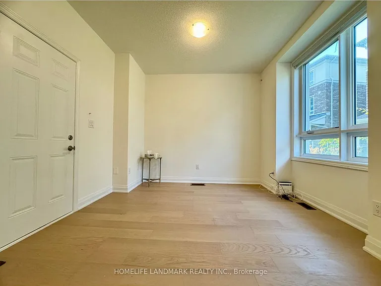79 Massachusetts Ln — Photo 2