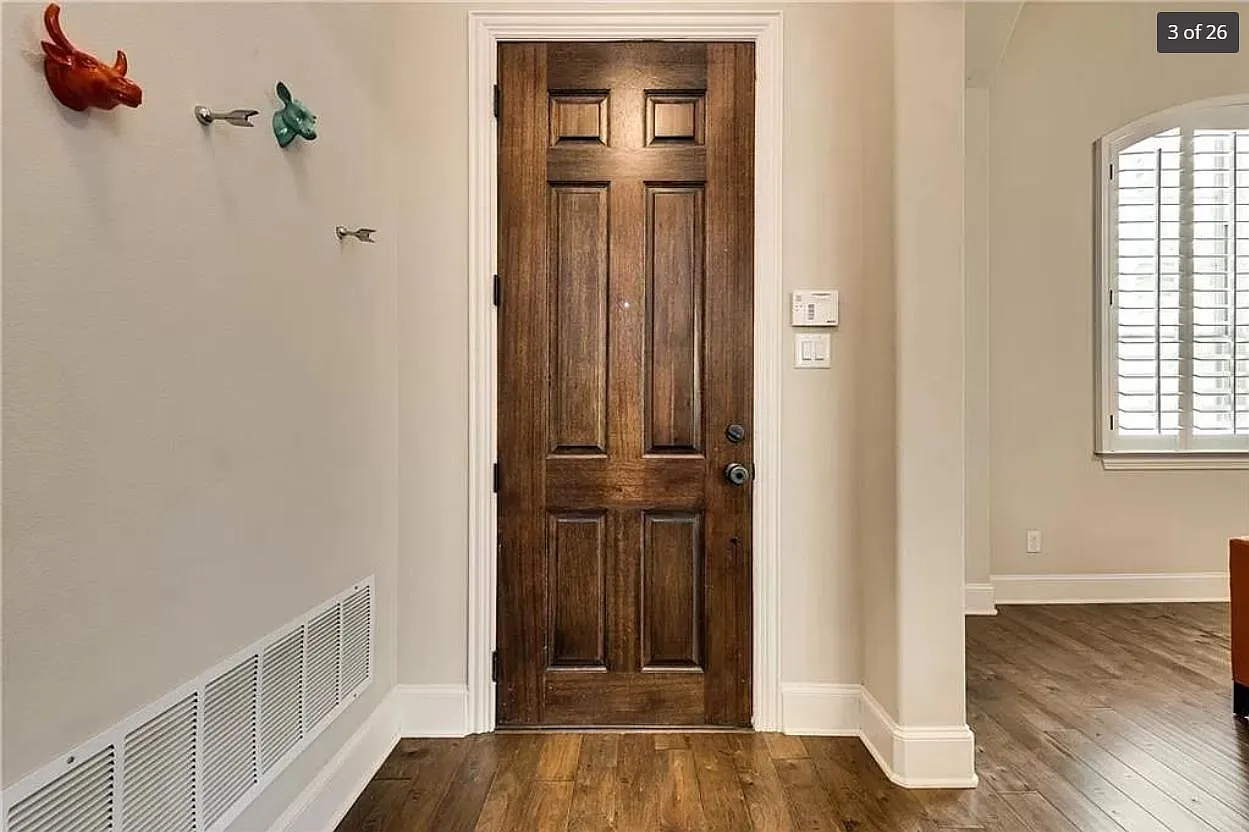 2501 Lady Viviane Ln — Photo 3