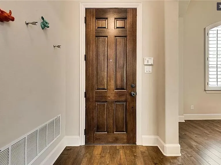 2501 Lady Viviane Ln — Photo 3