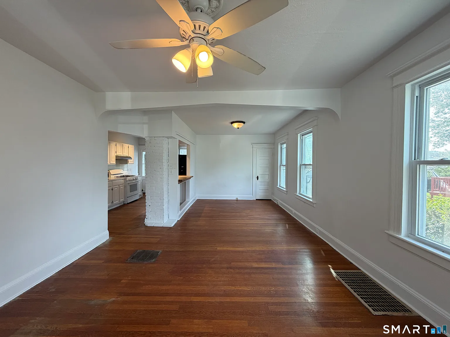 3 bed, 1.5 bath, 1195 sqft, $3,100 — Photo 3