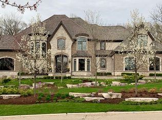 910 Fox Glen Dr, St Charles, IL