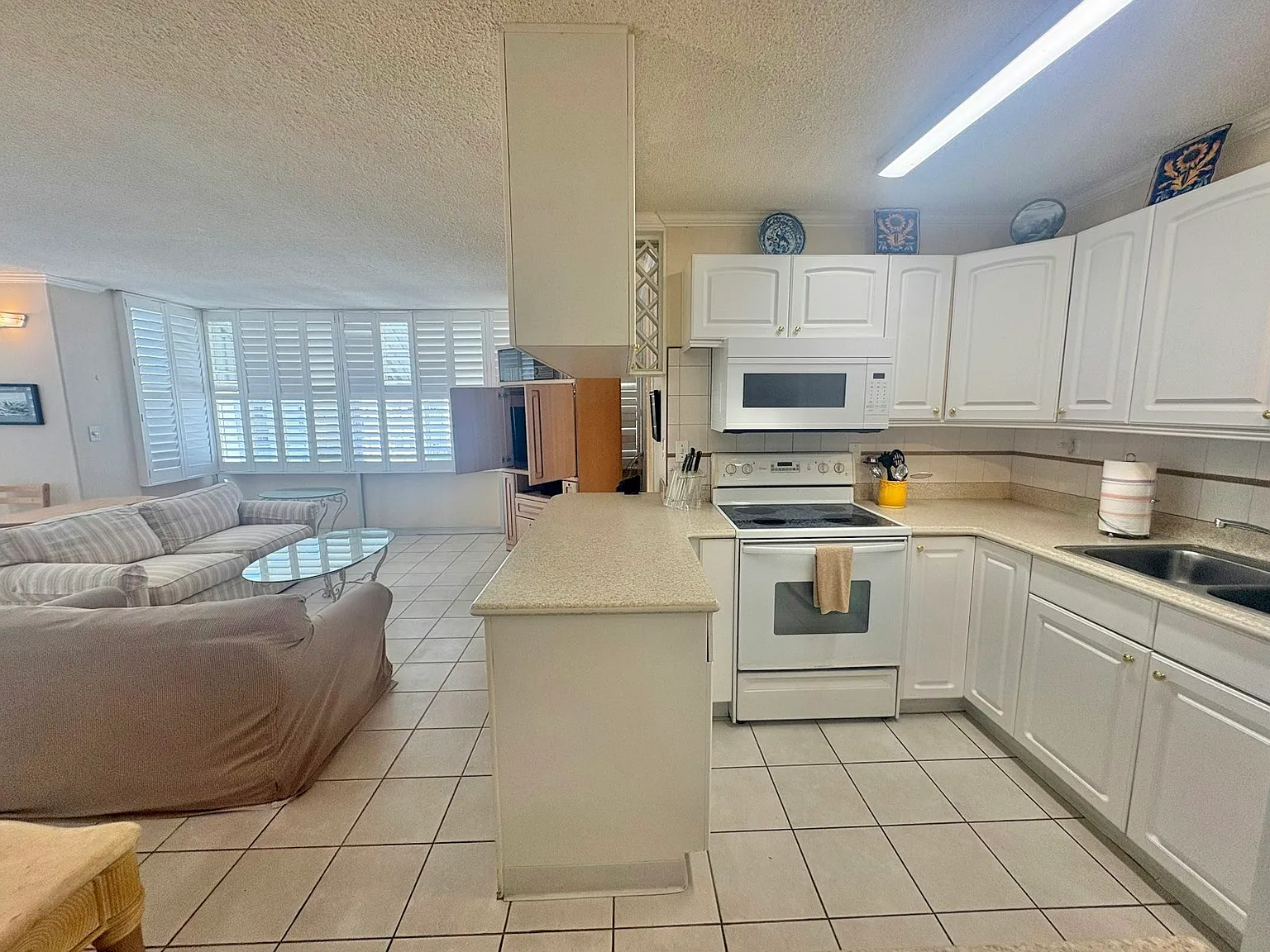 2415 Ala Wai Boulevard — Photo 3