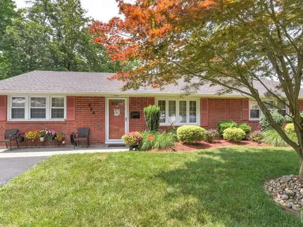206 Pearl Pl, Piscataway, NJ 08854