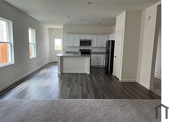 3 bed, 1401 sqft, $2,200 — Photo 2