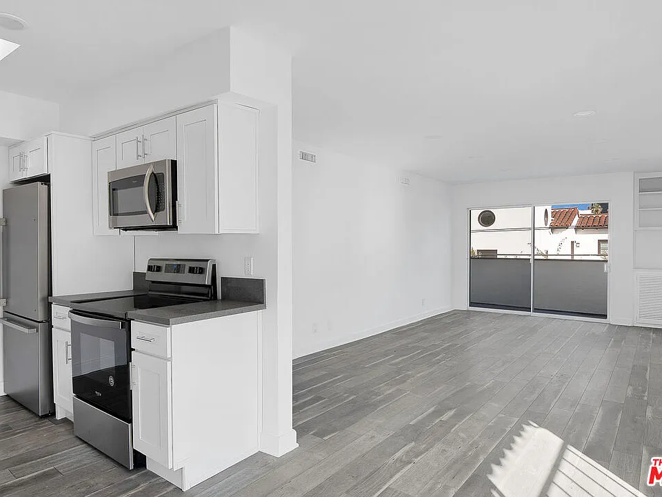 1610 S Beverly Glen Blvd #7