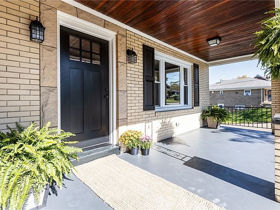 2nd image of 1095 Martin Ave