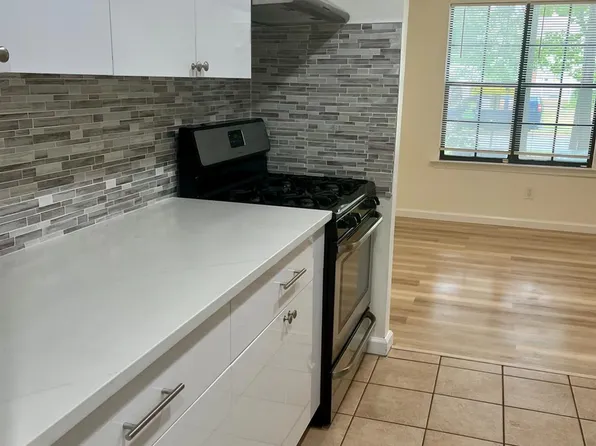 4 Malvern Way, Edison, NJ 08817