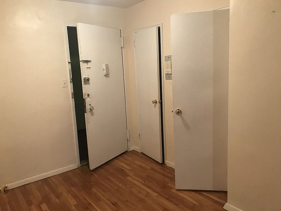 2nd image of 131 Lincoln Rd APT 1E