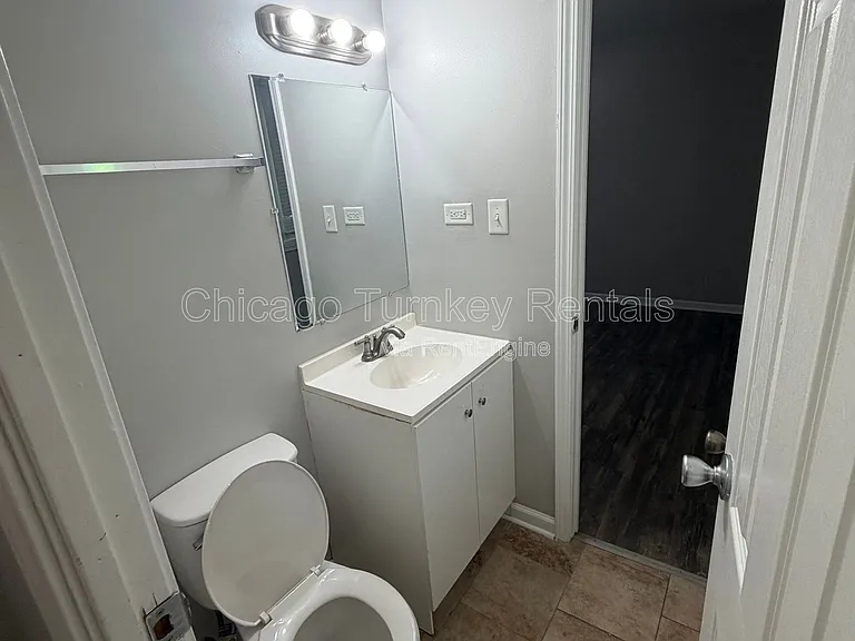 105 S Sycamore Ln — Photo 8