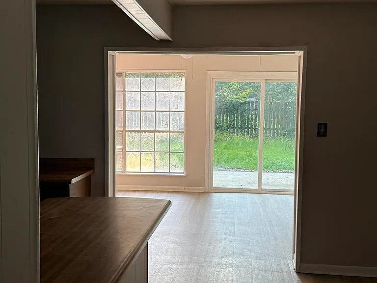 609 Academy Dr — Photo 9