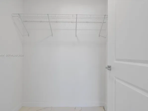 420 SW 7th Ave, Miami, FL
