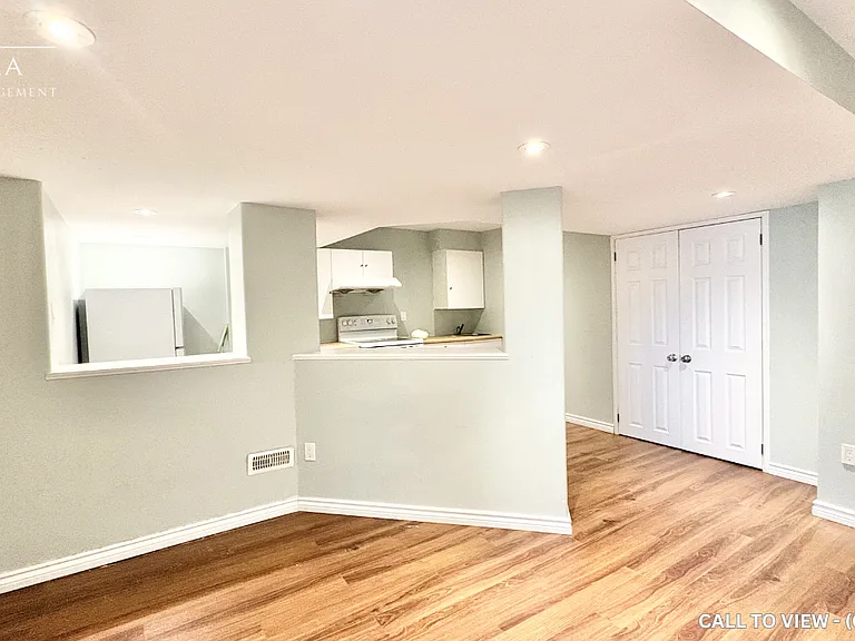 569 Blythwood Sq #2 — Photo 6
