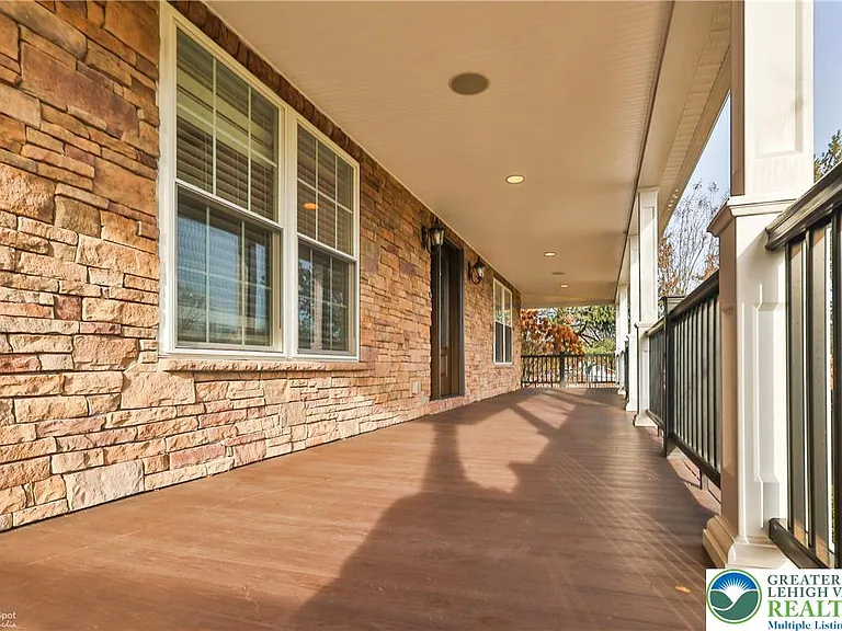 284 Walker Rd — Photo 28