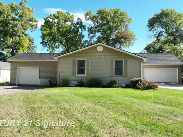 2176 Martha Hulbert Dr, Lapeer, MI 48446