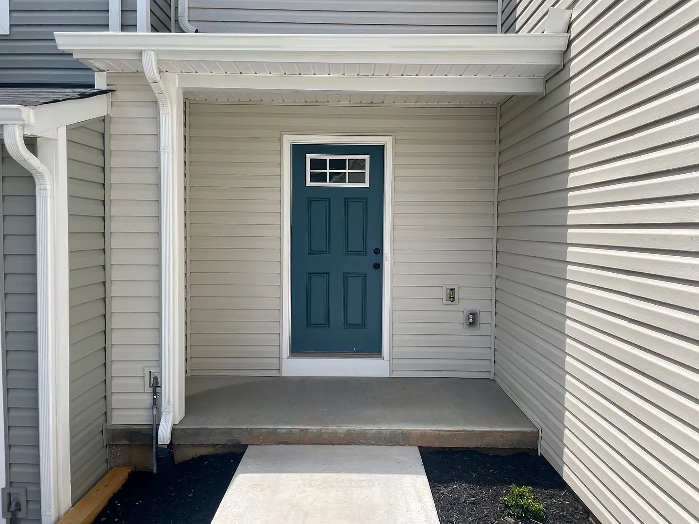 Gorgeous Locust Thicket Townhome — Photo 2