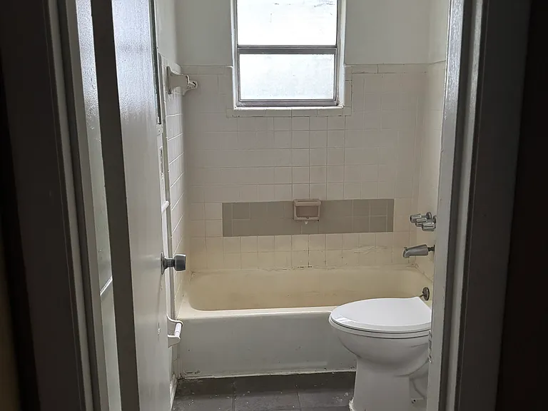 349 N Caroline St #B — Photo 3