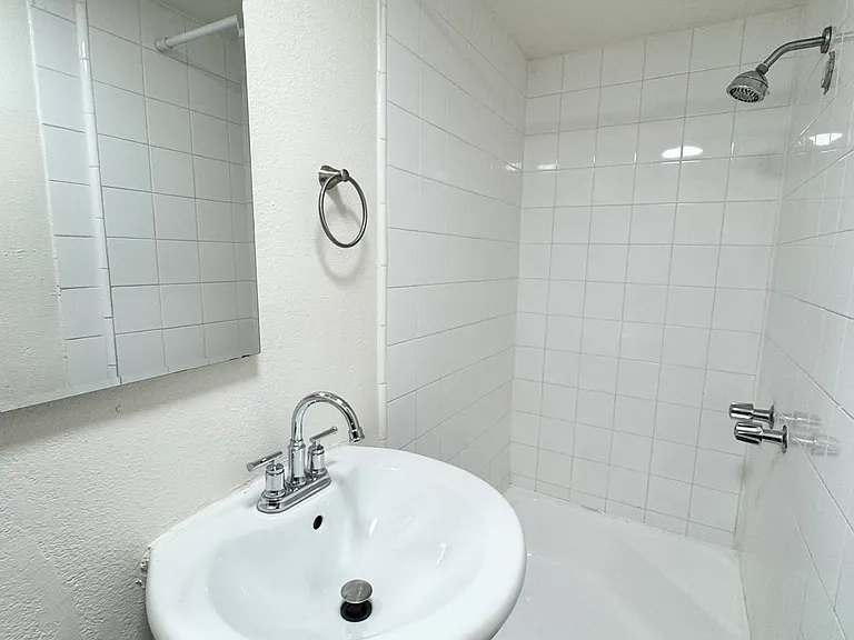 934 Arapahoe St #100 — Photo 5