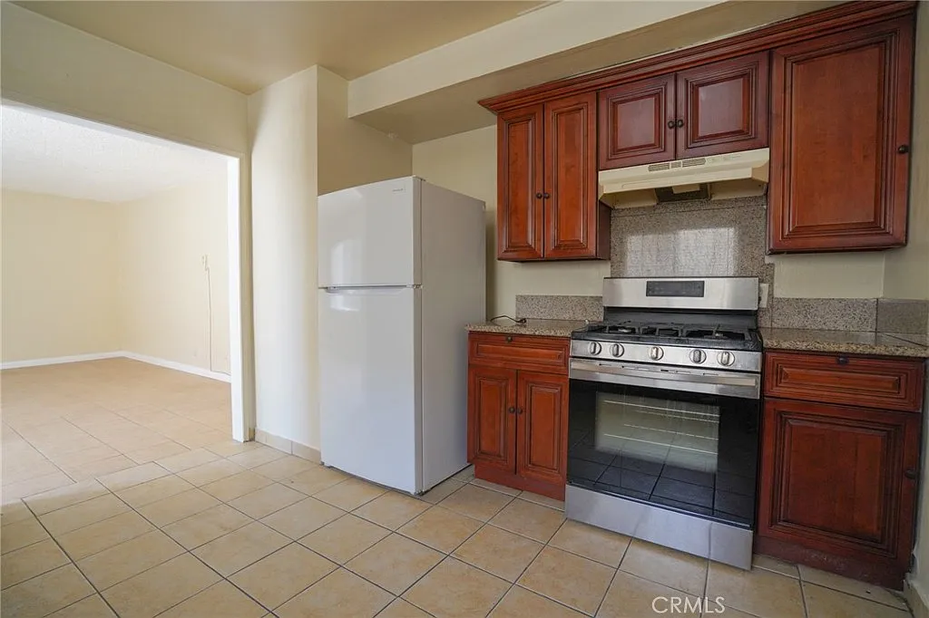 2 bed, 850 sqft, $2,400 — Photo 4