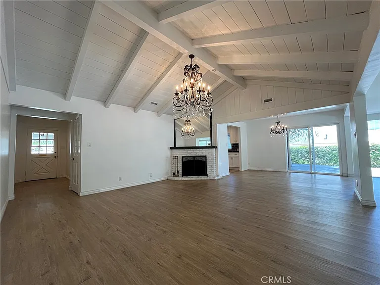 5710 Jumilla Ave — Photo 5