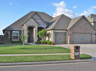 2825 SE 9th St, Moore, OK 73160