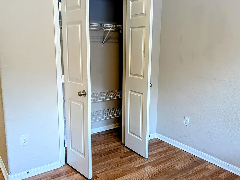 325 Pacific Dr — Photo 26