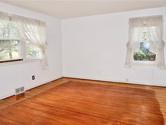 3rd image of 9470 Wehrle Dr