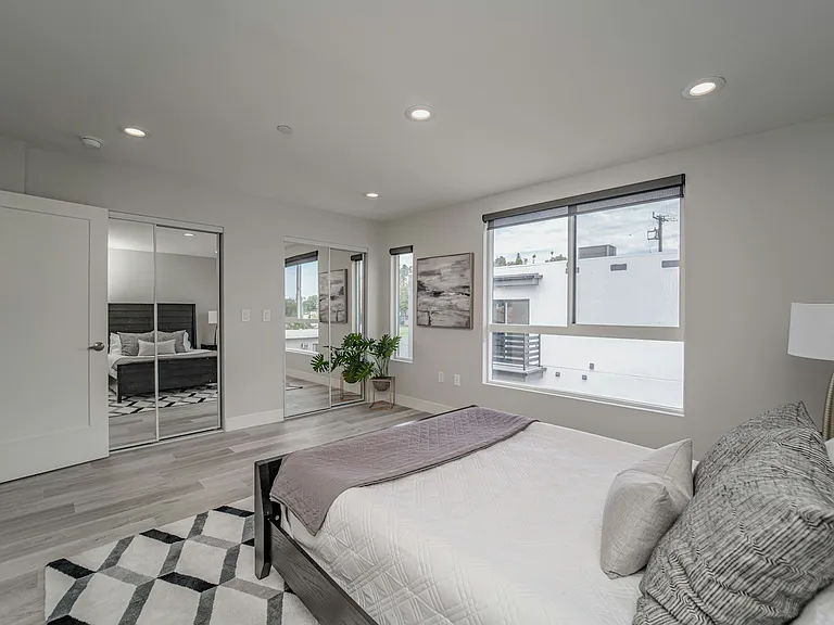 1321 Bates Ave #1323 — Photo 53