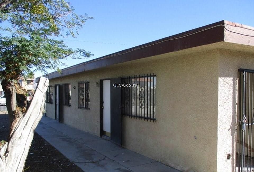 2nd image of 2039 Crawford St