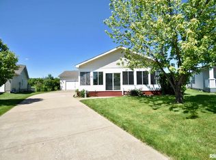 6 Tosha Ct, North Pekin, IL 61554