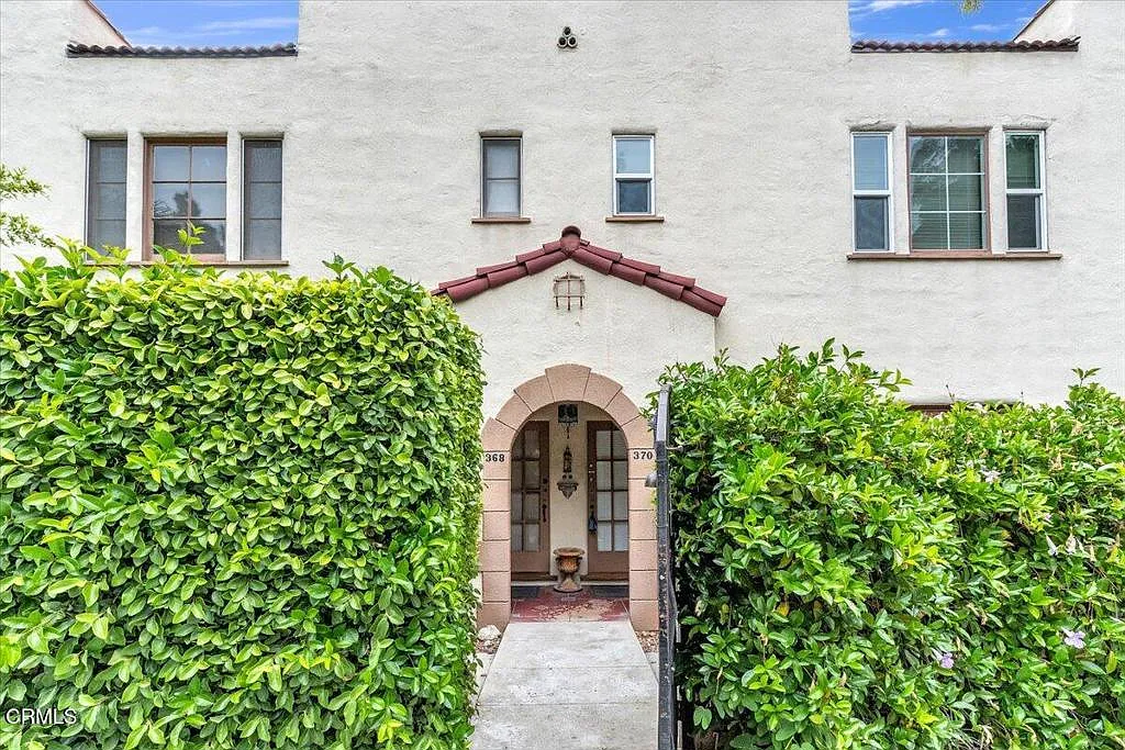 2 bed, 1.0 bath, 1300 sqft, $3,495 — Photo 2