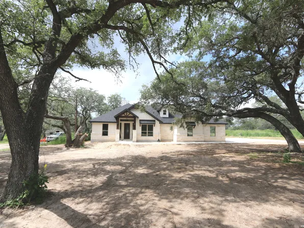 1114 HUMMINGBIRD LN, Adkins, TX 78101
