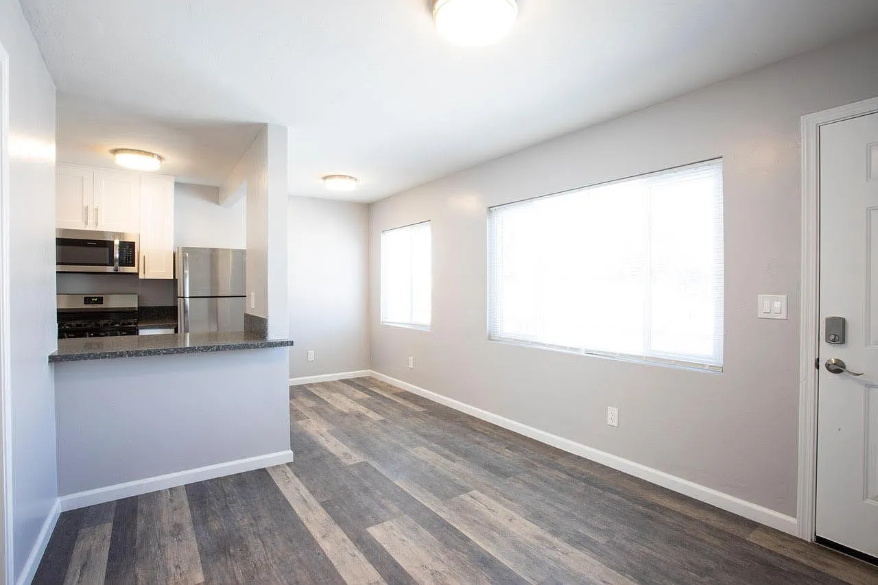 3853 Cherokee Ave — Photo 3