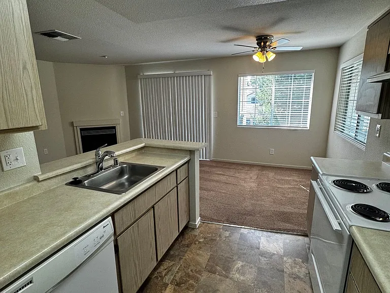 Whispering Oaks — Photo 38
