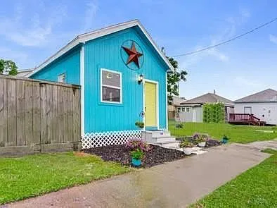 2 bed, 1.0 bath, 588 sqft, $1,300 — Photo 2