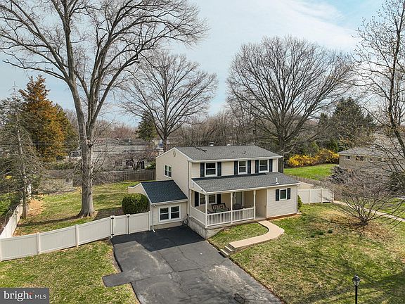 2nd image of 1649 Thayer Dr