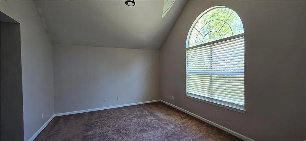 4 bed, 2.5 bath, 2011 sqft, $2,325 — Photo 4