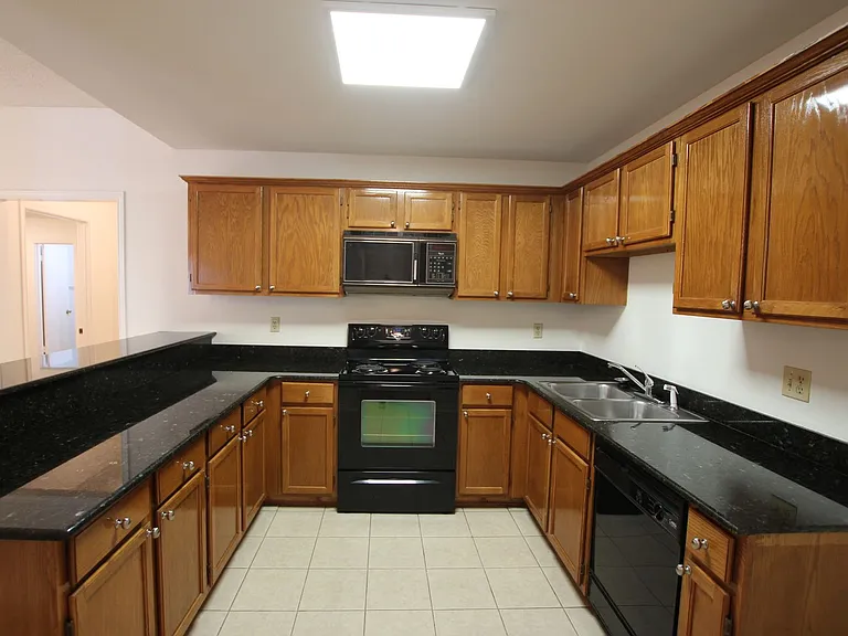 5839 Creekside Cir — Photo 12