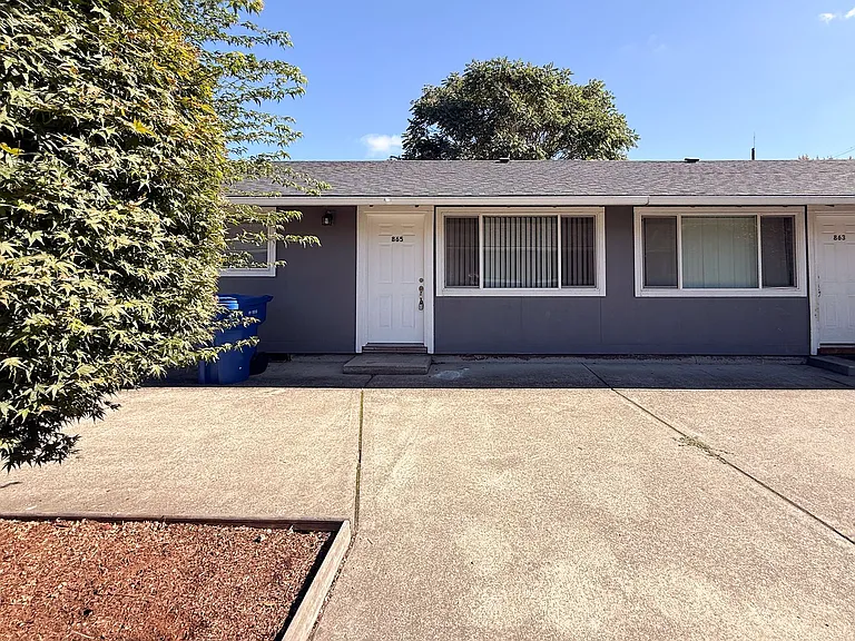 861 Chemawa Rd N — Photo 1