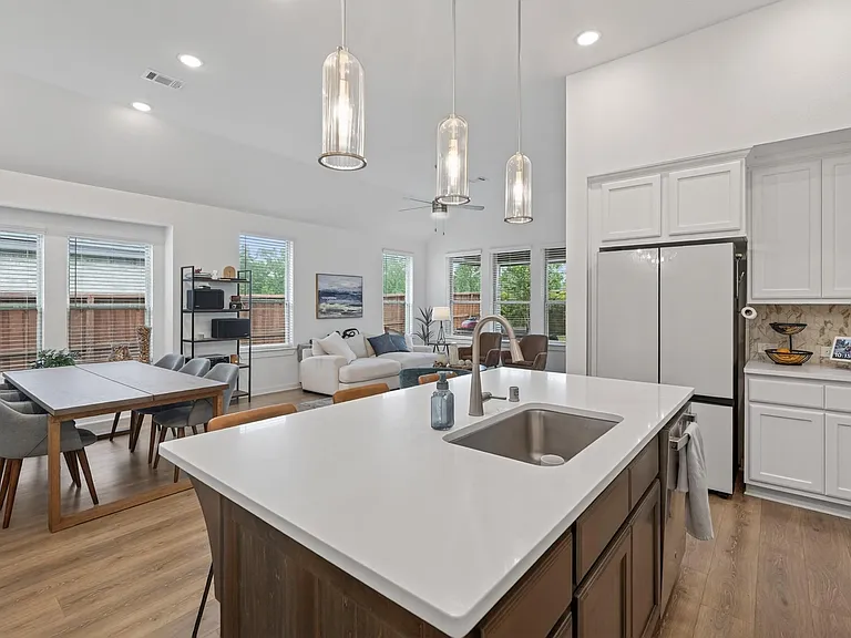8145 Overland Grv — Photo 15