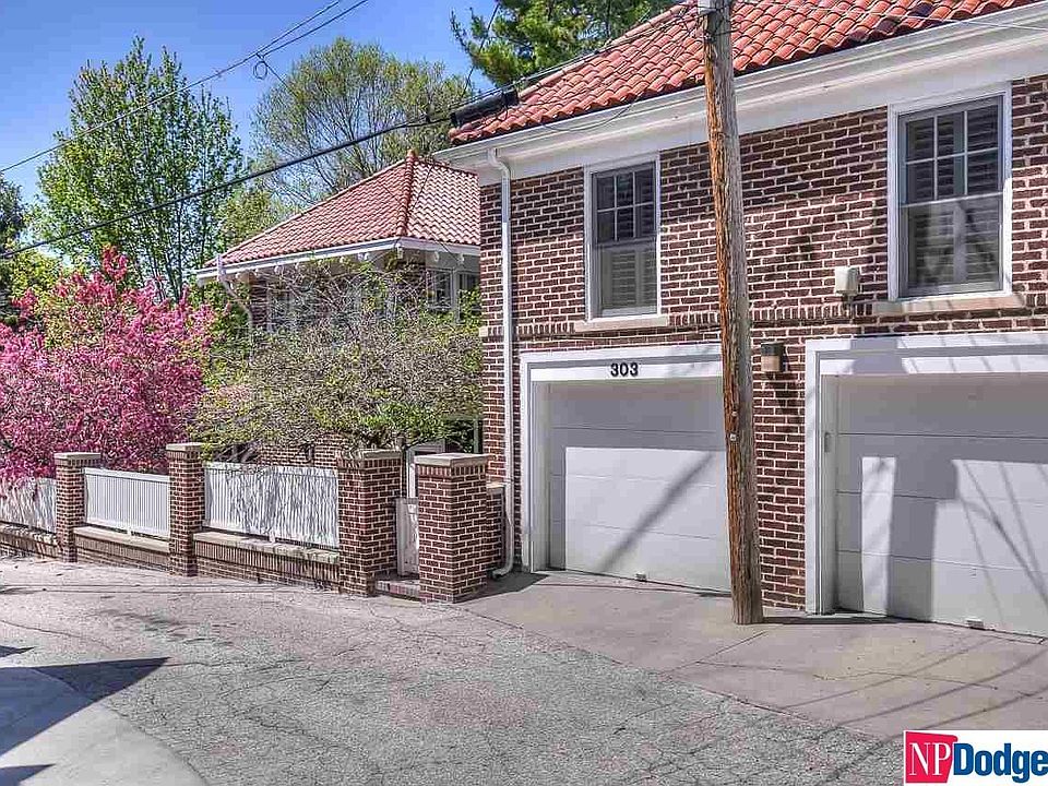 2nd image of 303 S Happy Hollow Blvd