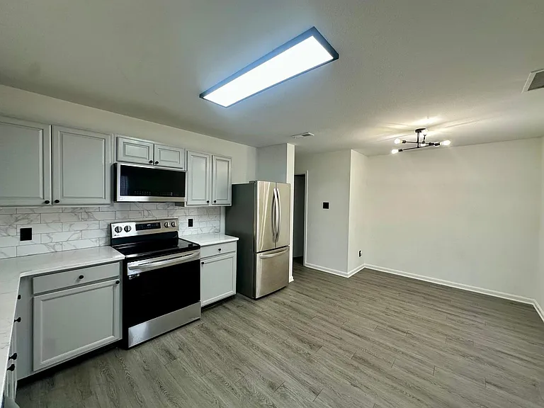 340 Zander Woods Ct — Photo 5