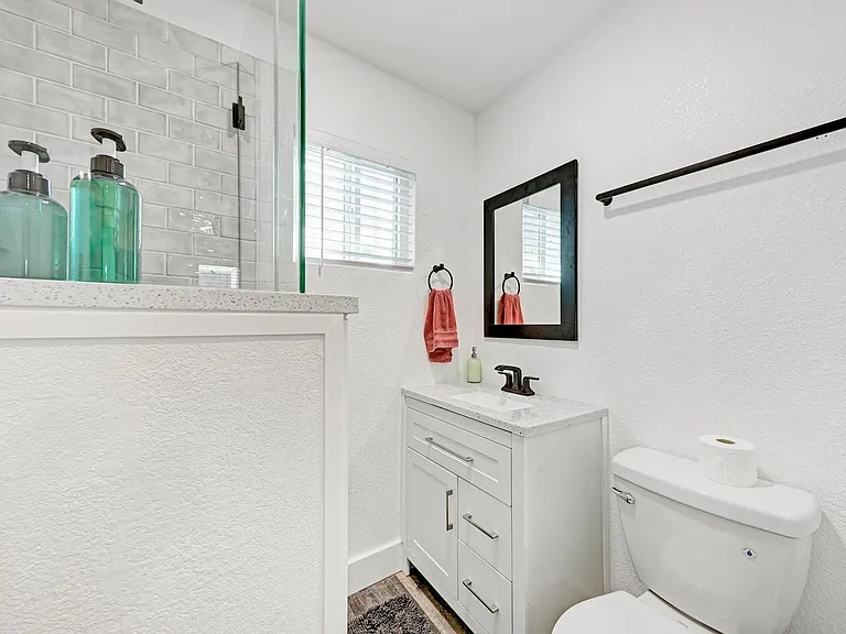 2302 Leon St #6 — Photo 12
