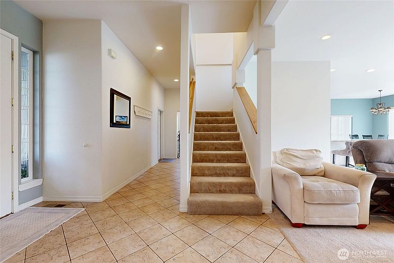 5th image of 48 Parkwood Circle