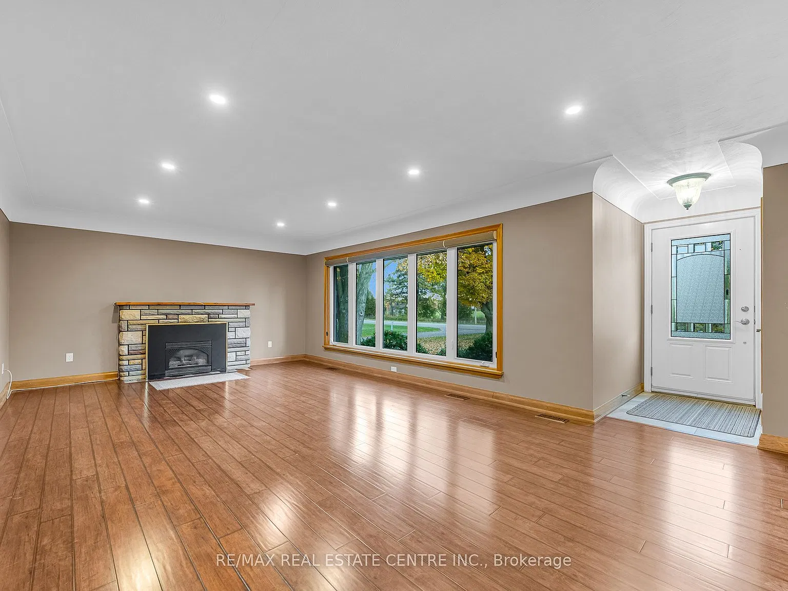 2 bed, $2,800 — Photo 2