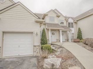 8 Caleb Ct, Hamburg, NJ 07419