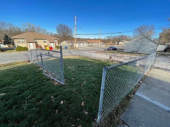 4th image of 801 S Logan Ave