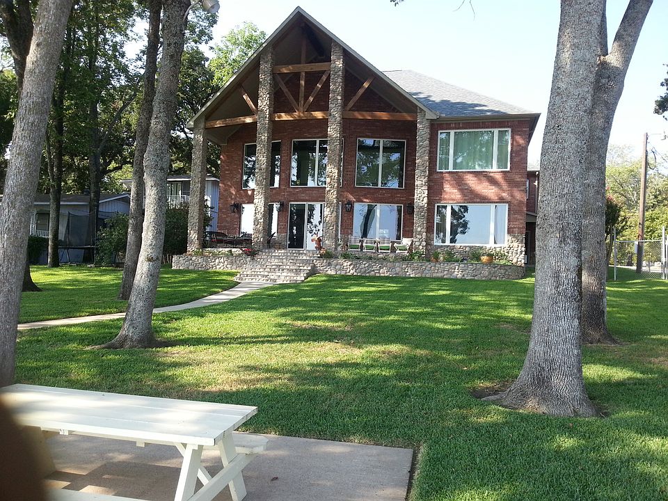 2nd image of 221 Lake Dr